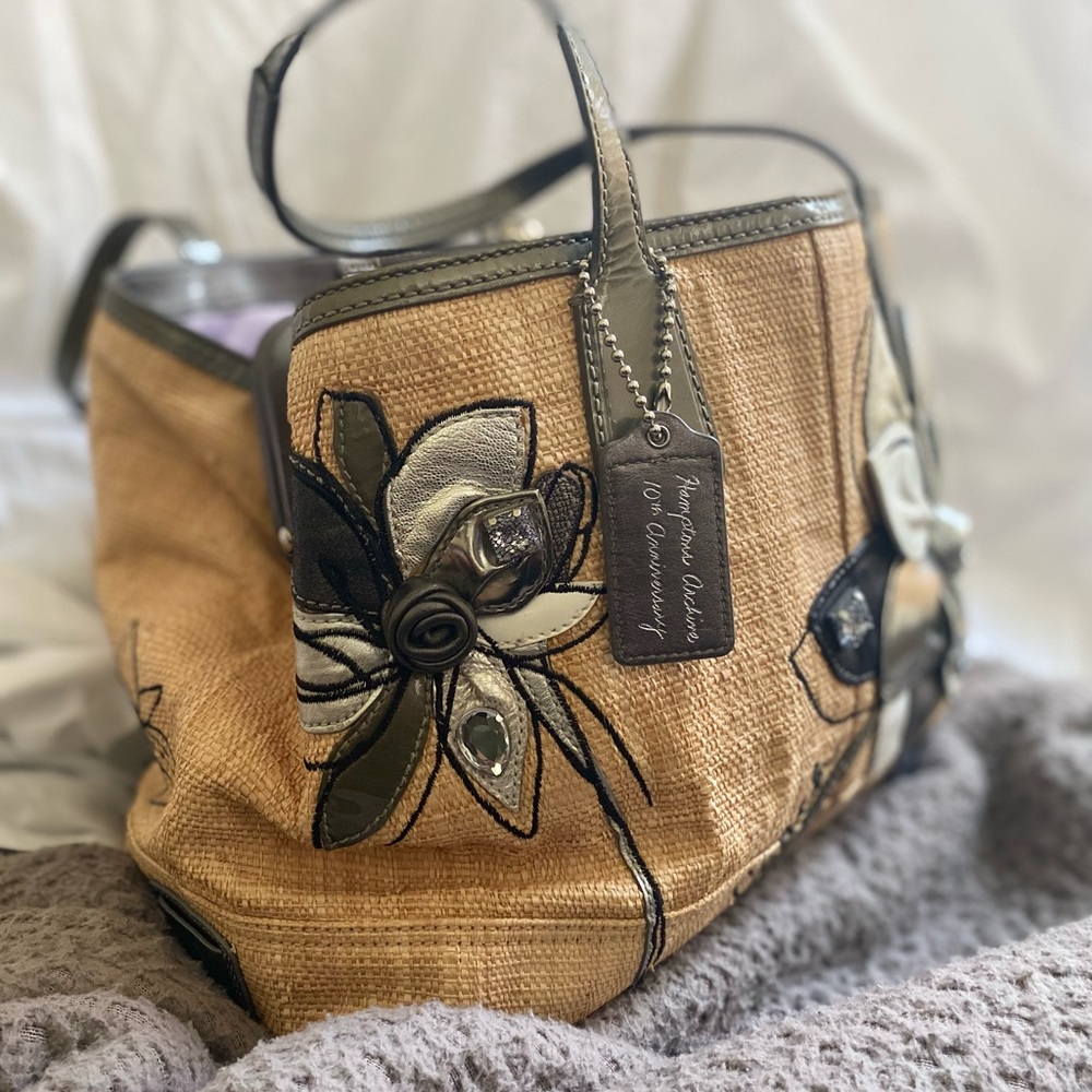 Coach - Picture 2 of 16